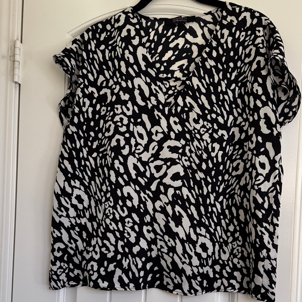 Forever 21 Black and White Animal Print Blouse Size S